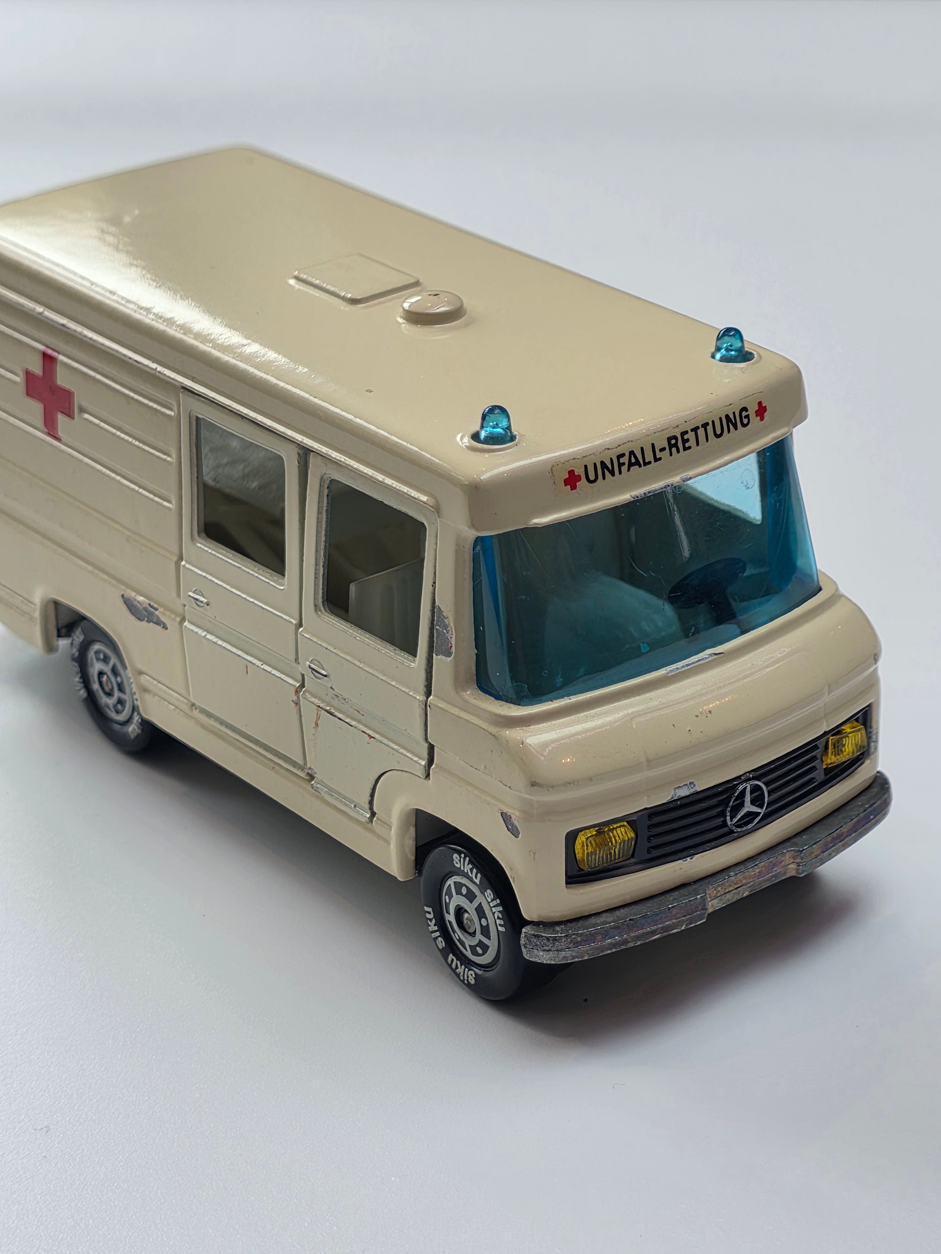 Siku Benz Ambulance V292 Mercedes Benz 1970s Original excellent condition