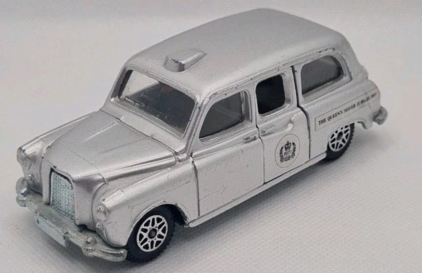 DINKY TOYS 241 SILVER JUBILEE AUSTIN LONDON TAXI vgc