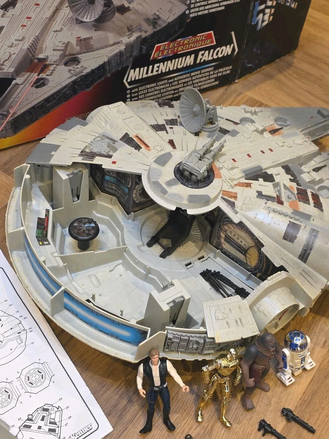 STAR WARS KENNER 1995 MILLENNIUM FALCON. Boxed Complete Tested Working + 4 Figs