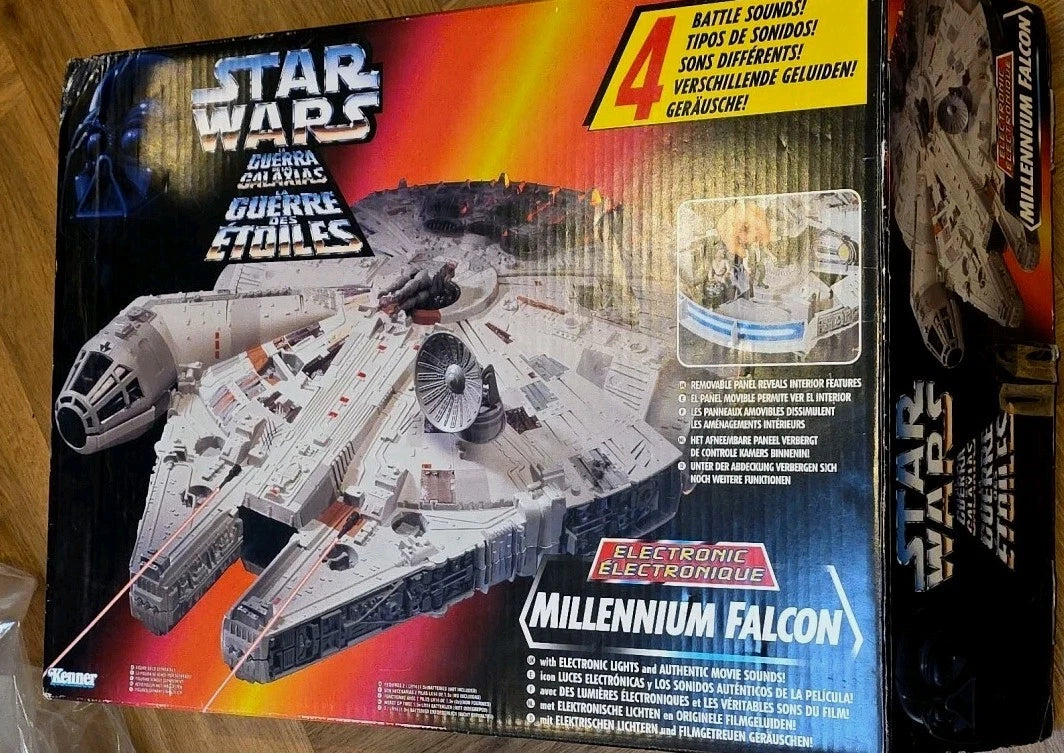 STAR WARS KENNER 1995 MILLENNIUM FALCON. Boxed Complete Tested Working + 4 Figs