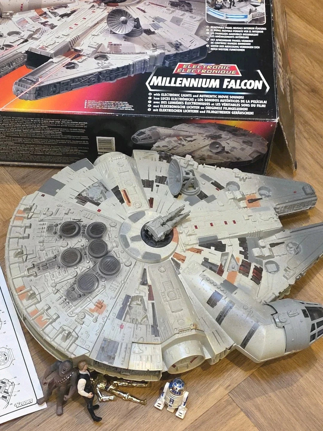 STAR WARS KENNER 1995 MILLENNIUM FALCON. Boxed Complete Tested Working + 4 Figs