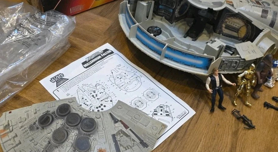 STAR WARS KENNER 1995 MILLENNIUM FALCON. Boxed Complete Tested Working + 4 Figs