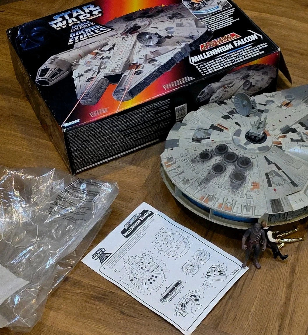 STAR WARS KENNER 1995 MILLENNIUM FALCON. Boxed Complete Tested Working + 4 Figs